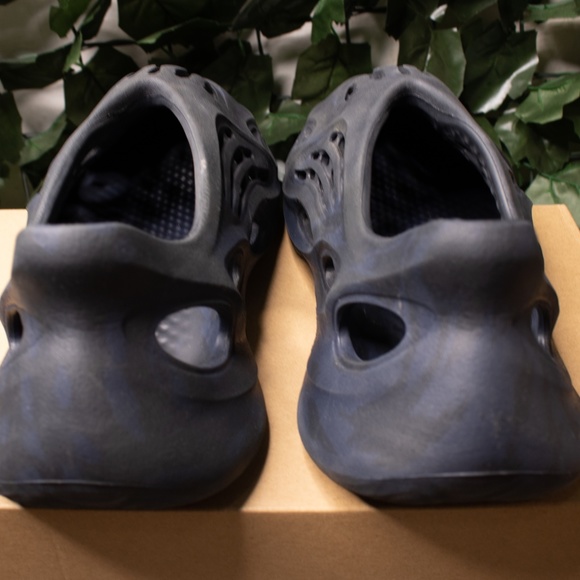 YEEZY Foam Runner "Mineral Blue" Size 7M - Picture 5 of 7